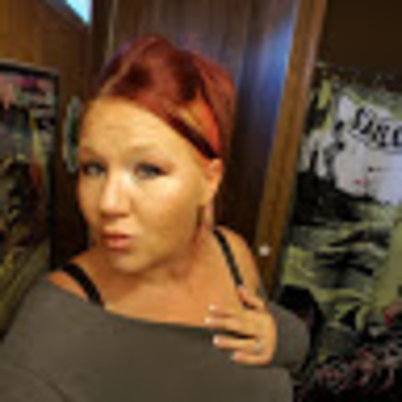 Meet your Posher, Lisa - Picture 1 of 1